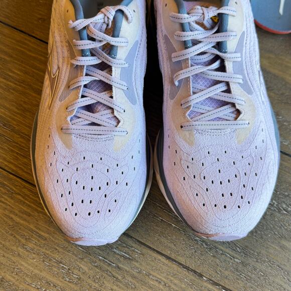 Mizuno Wave Sky 6 Women's Size 9 EU 40 Lavender White Gray Running Walking - Picture 9 of 16